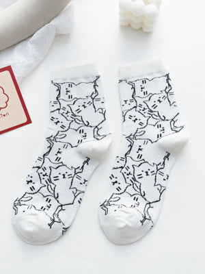 socks in ivory with ribbed cuff and ankle-length