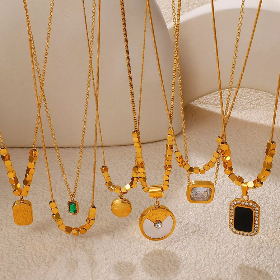 necklace in gold featuring 18K gold-plated and straight fit