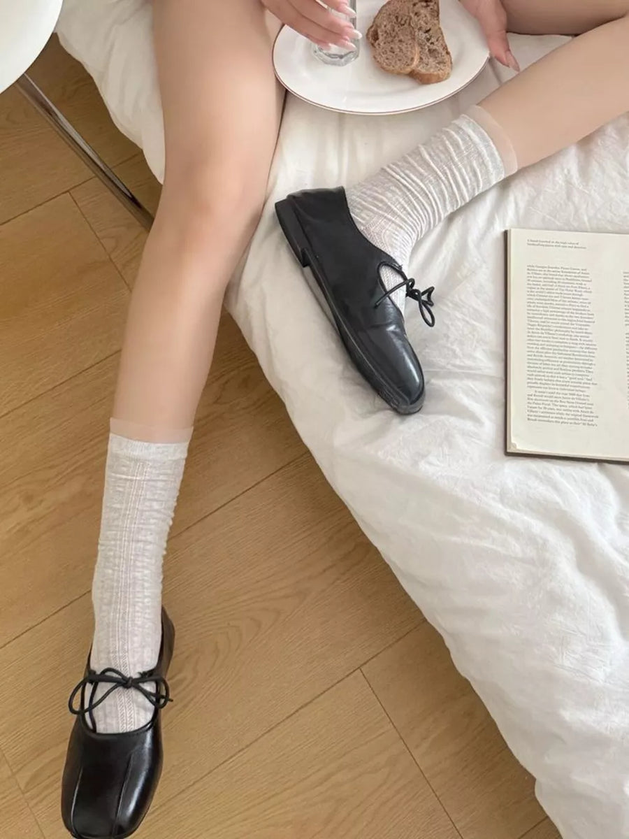 socks in gray with ribbed knit and mid-calf