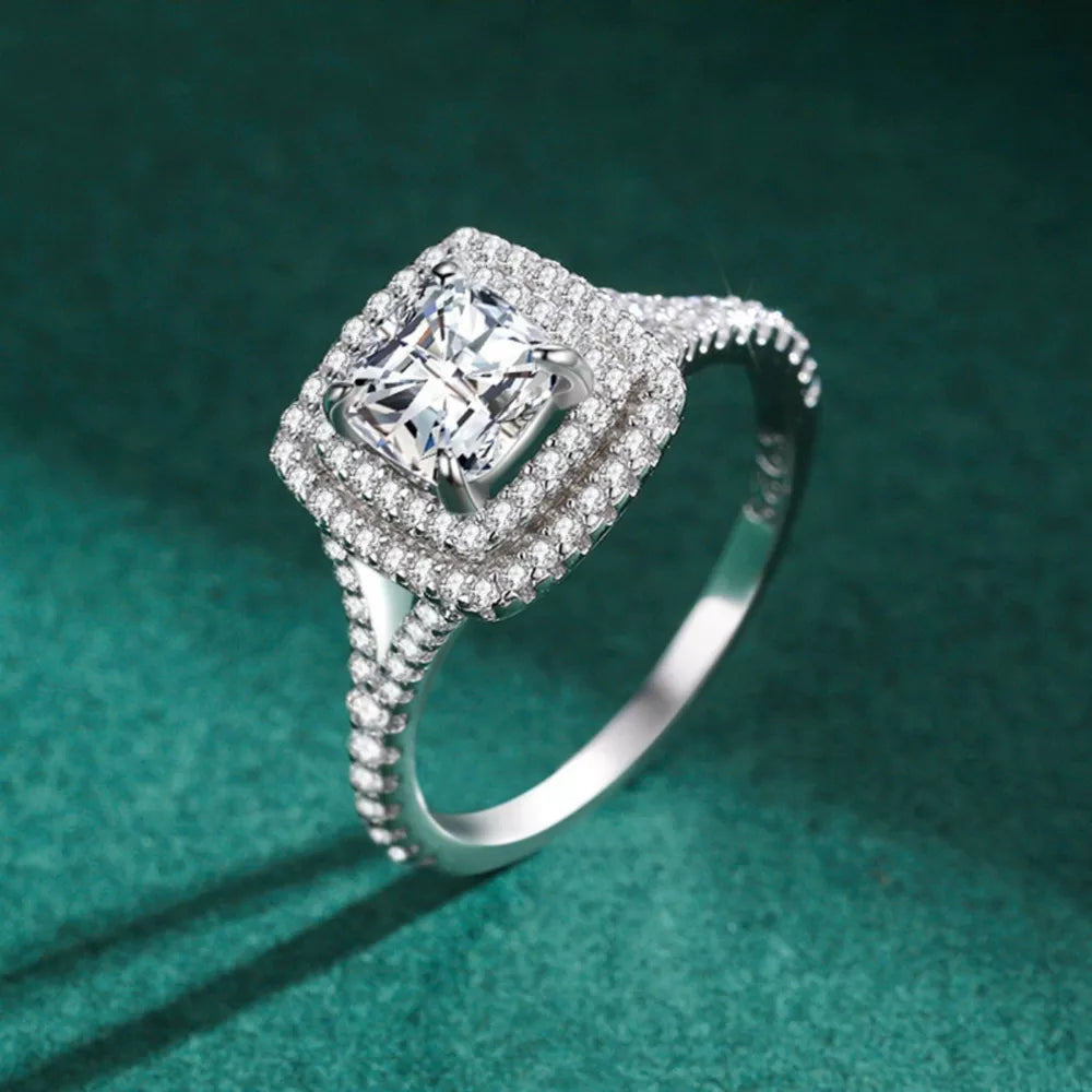 ring in silver featuring halo setting and regular fit