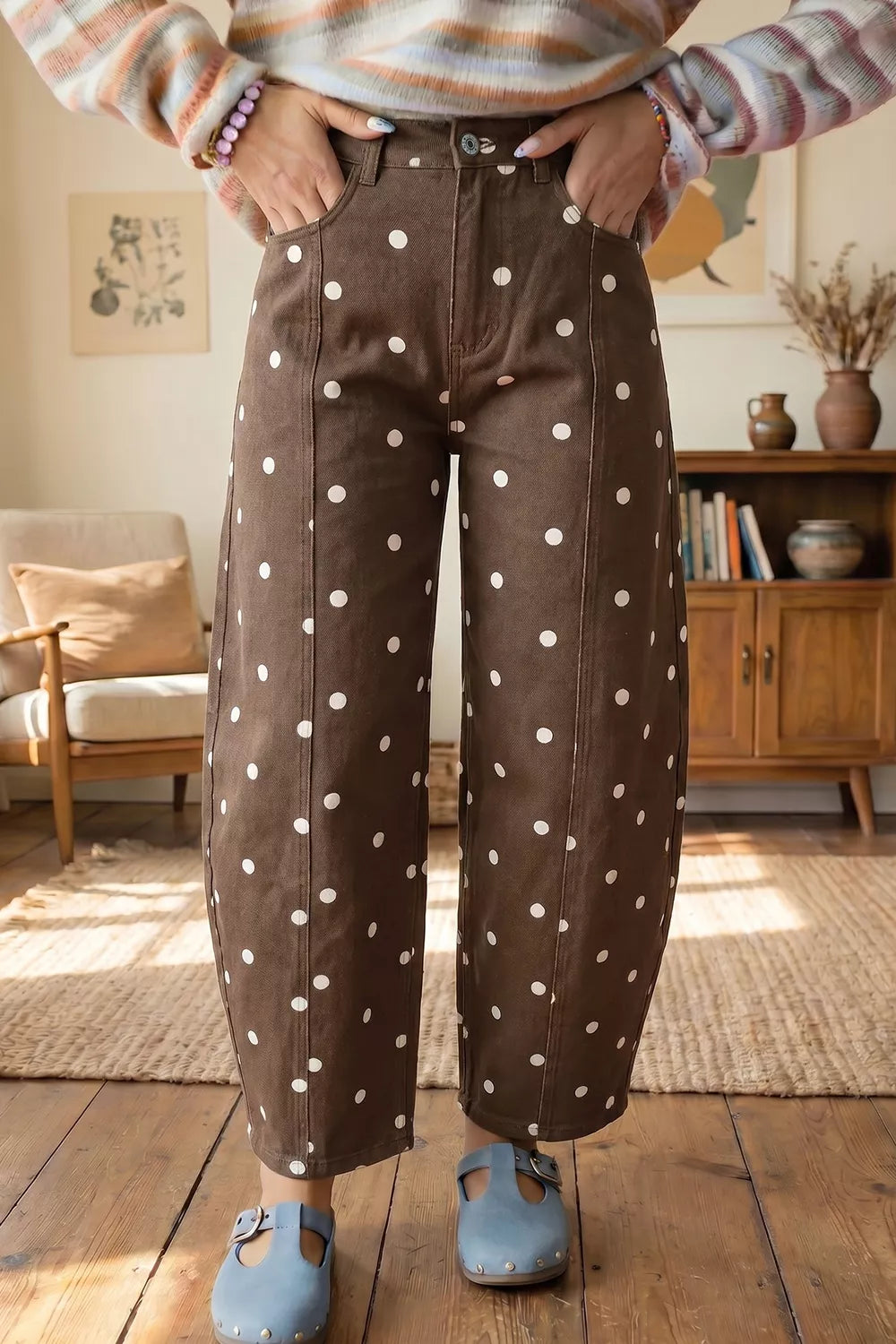 jeans in brown featuring pocketed and barrel fit