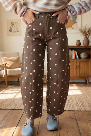 jeans in brown featuring pocketed and barrel fit