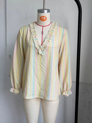 romantic blouse in light pink with v-neck