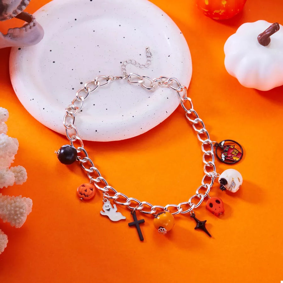 necklace in silver with charm details and collar