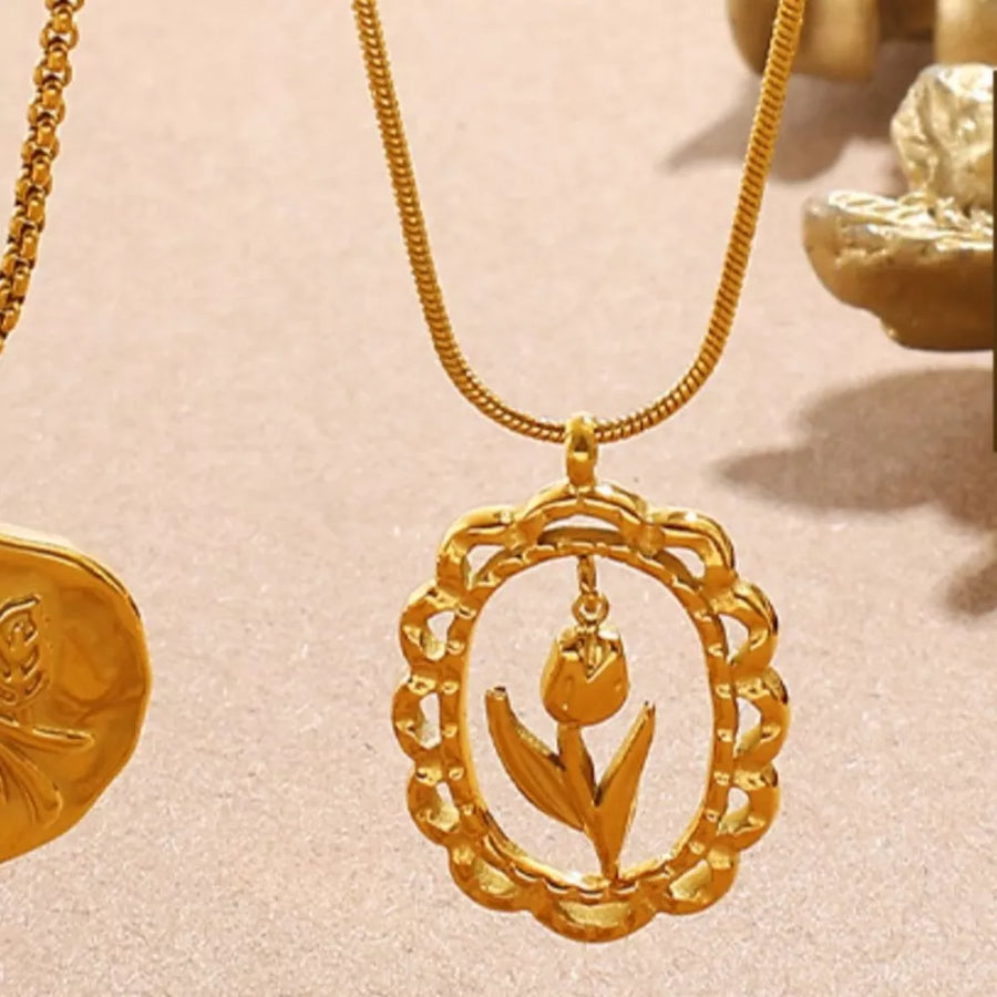 18K Gold-Plated,Stainless Steel,Freshwater shell Care instructions: Avoid wearin necklace in Gold A with straight silhouette