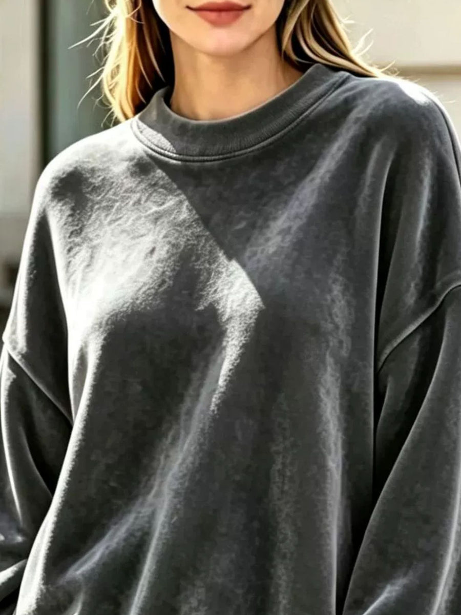 100% polyester Care instructions: Machine wash cold sweatshirt in Dark Green with oversized silhouette