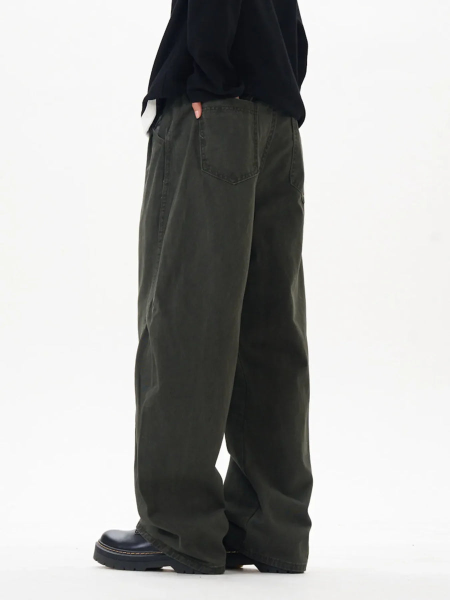 Oversized cargo pants in army green with a relaxed fit and back pockets.