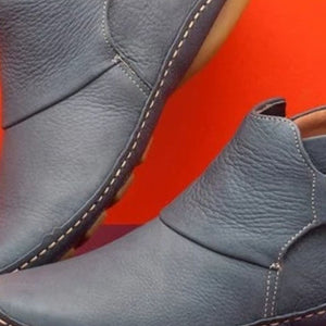 ankle boots in burgundy with contrast strap and ankle-length