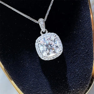 Platinum-Plated,925 sterling silver,Moissanite,Zircon (accent stones) Carat weig necklace in clear with straight silhouette