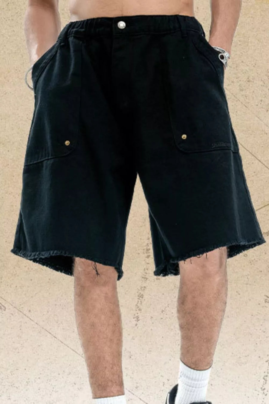 Men's Raw Hem Relaxed Fit Shorts in Green Camouflage