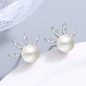 earrings in ivory featuring pearl accent and stud fit