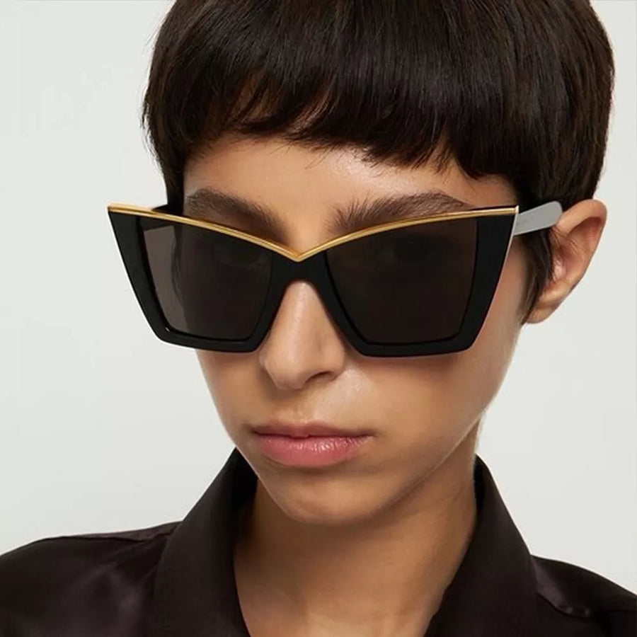 Oversized Cat-eye Sunglasses in black with UV400 protection