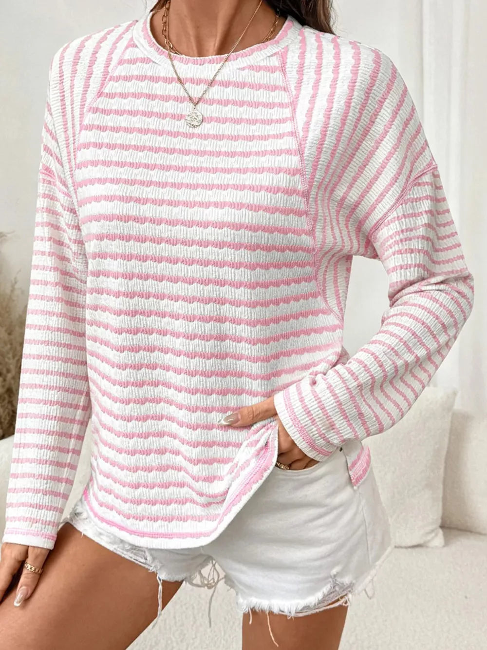 t-shirt in Navy Blue with basic style and hip-length