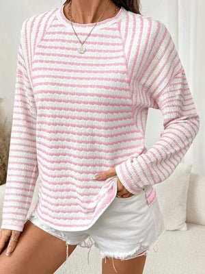 t-shirt in Navy Blue with basic style and hip-length