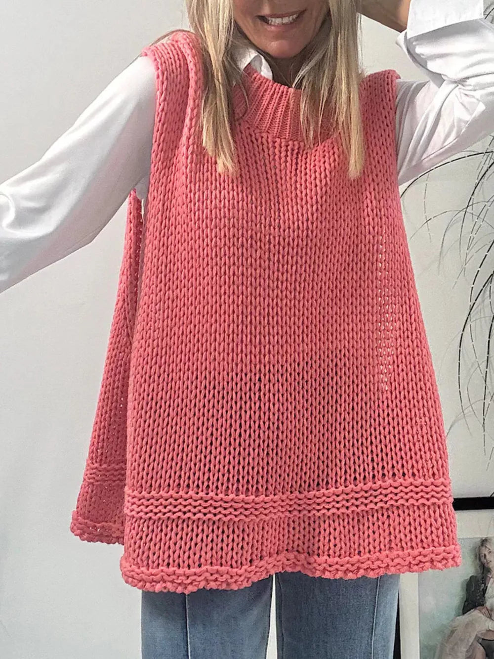 sweater vest in coral pink featuring openwork and relaxed fit