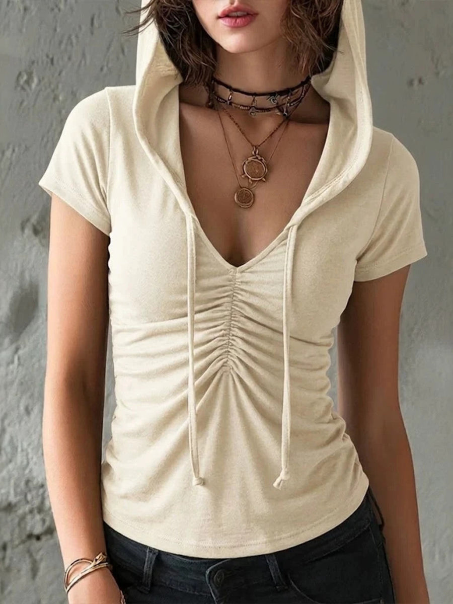 t-shirt in ivory featuring smocked and fitted fit