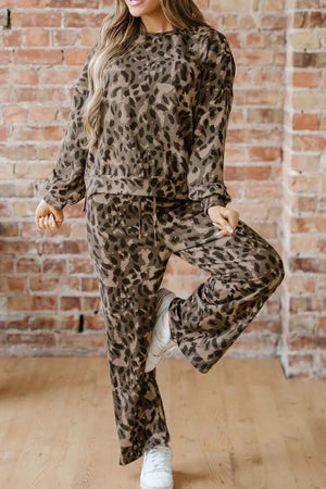 95% polyester, 5% elastane Care instructions: Machine wash cold pajama set in olive green with relaxed silhouette