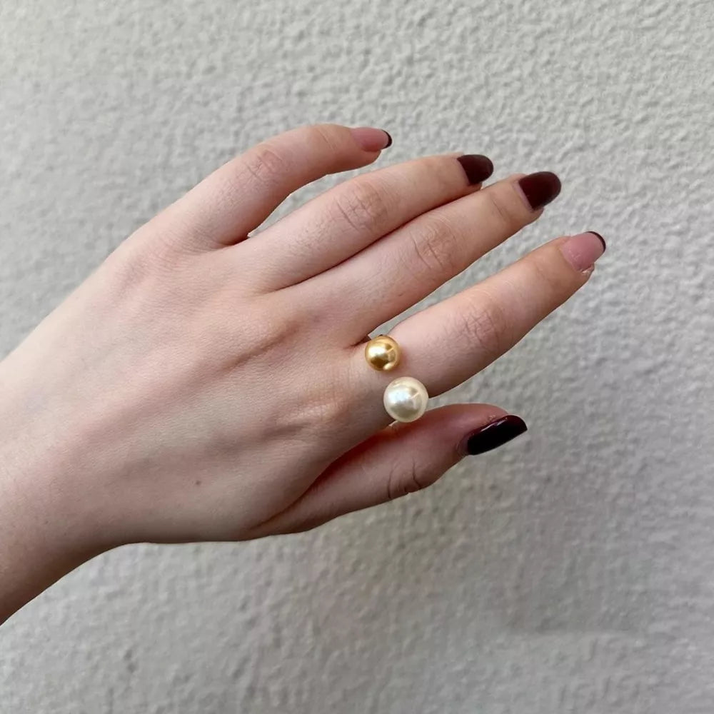 ring in gold featuring open design and not applicable fit