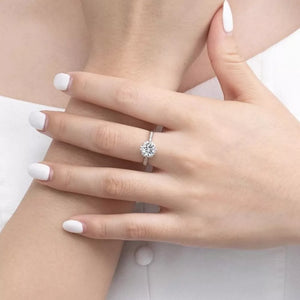 925 sterling silver,Moissanite Carat weight: 1ct Care instructions: Avoid wearin ring in Silver with fitted silhouette