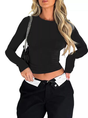 Black fitted t-shirt with round neck