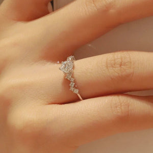 1 Carat Moissanite 925 Sterling Silver Ring in silver with moissanite stones