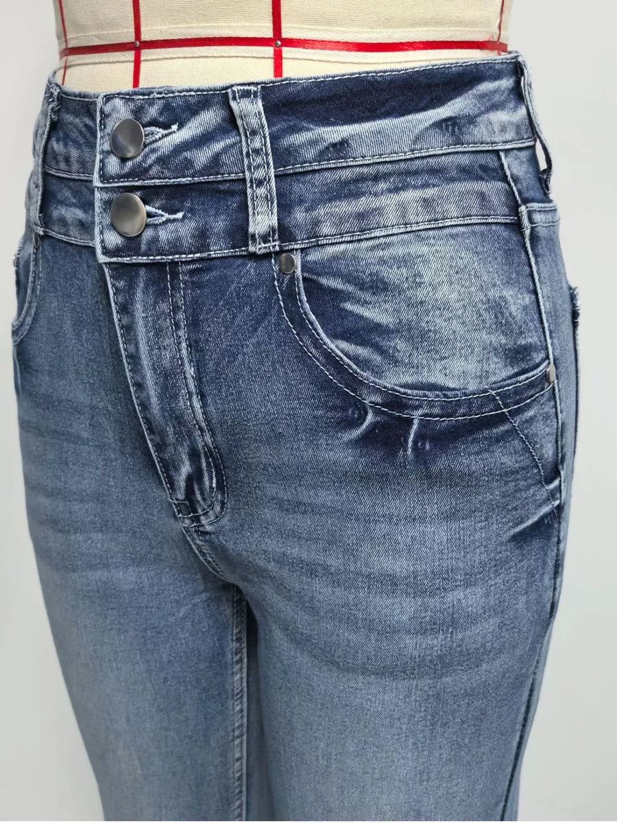 Classic high-waisted flare jeans in blue denim with double button closure and distressed wash.