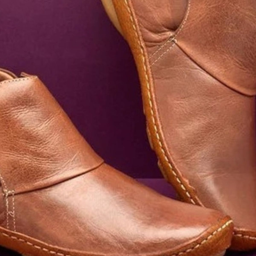 ankle boots in Green with contrast strap and ankle-length