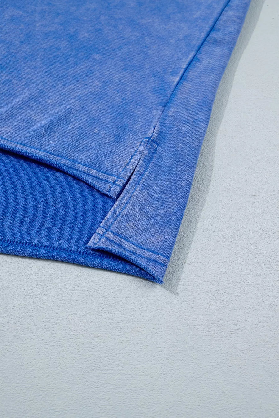 Blue cotton t-shirt with side slits and acid wash detail