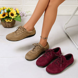 sneakers in tan featuring round toe and regular fit