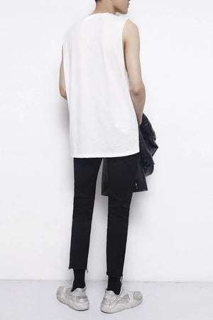 Distressed knee skinny jeans in dark cotton with frayed hem.