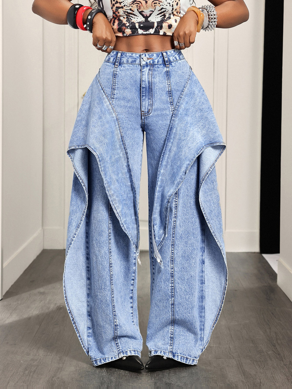 wide-leg jeans in light blue featuring high-waisted and flared fit