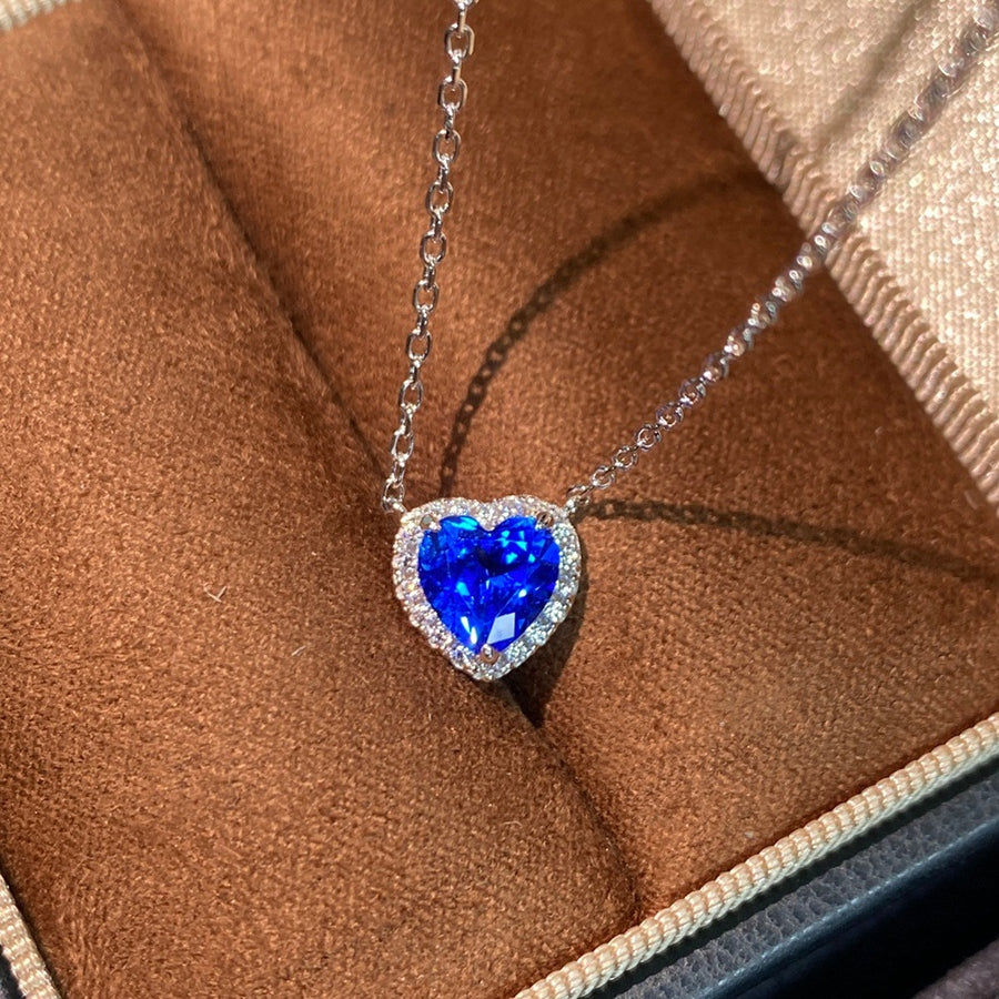 necklace in silver with pendant and princess length