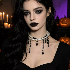 choker necklace in Burgundy with double-layered and choker
