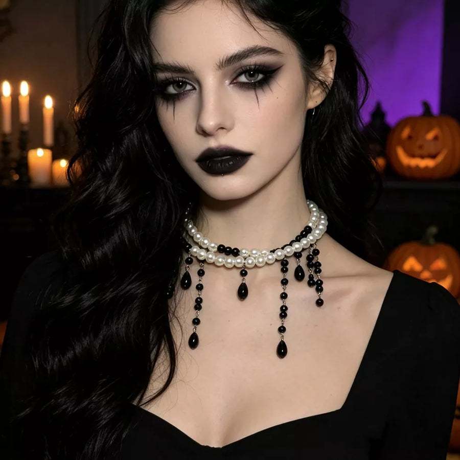 choker necklace in Burgundy with double-layered and choker