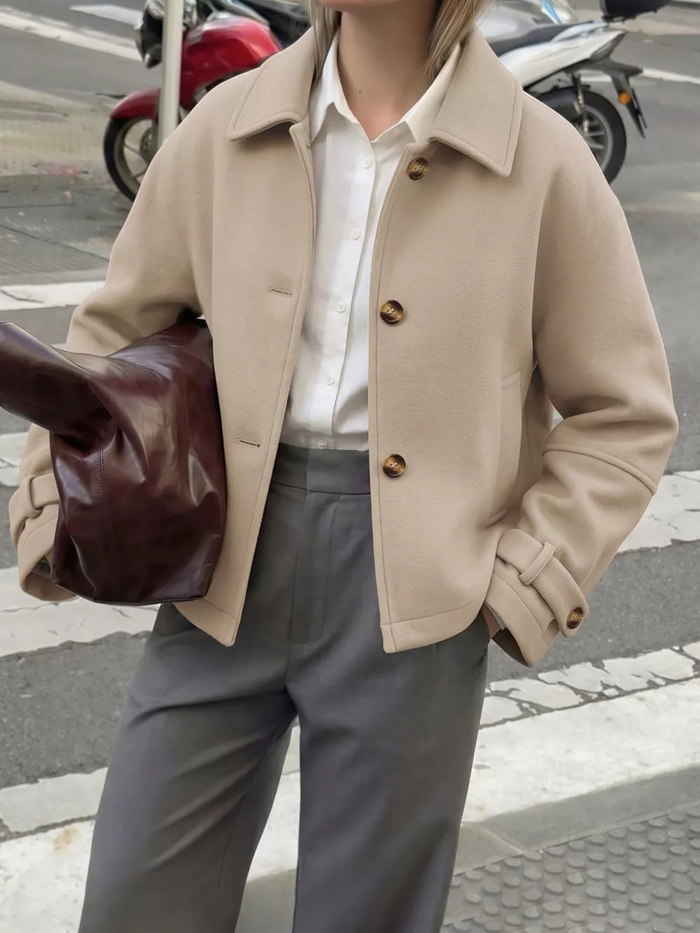 jacket in camel featuring collared and boxy fit