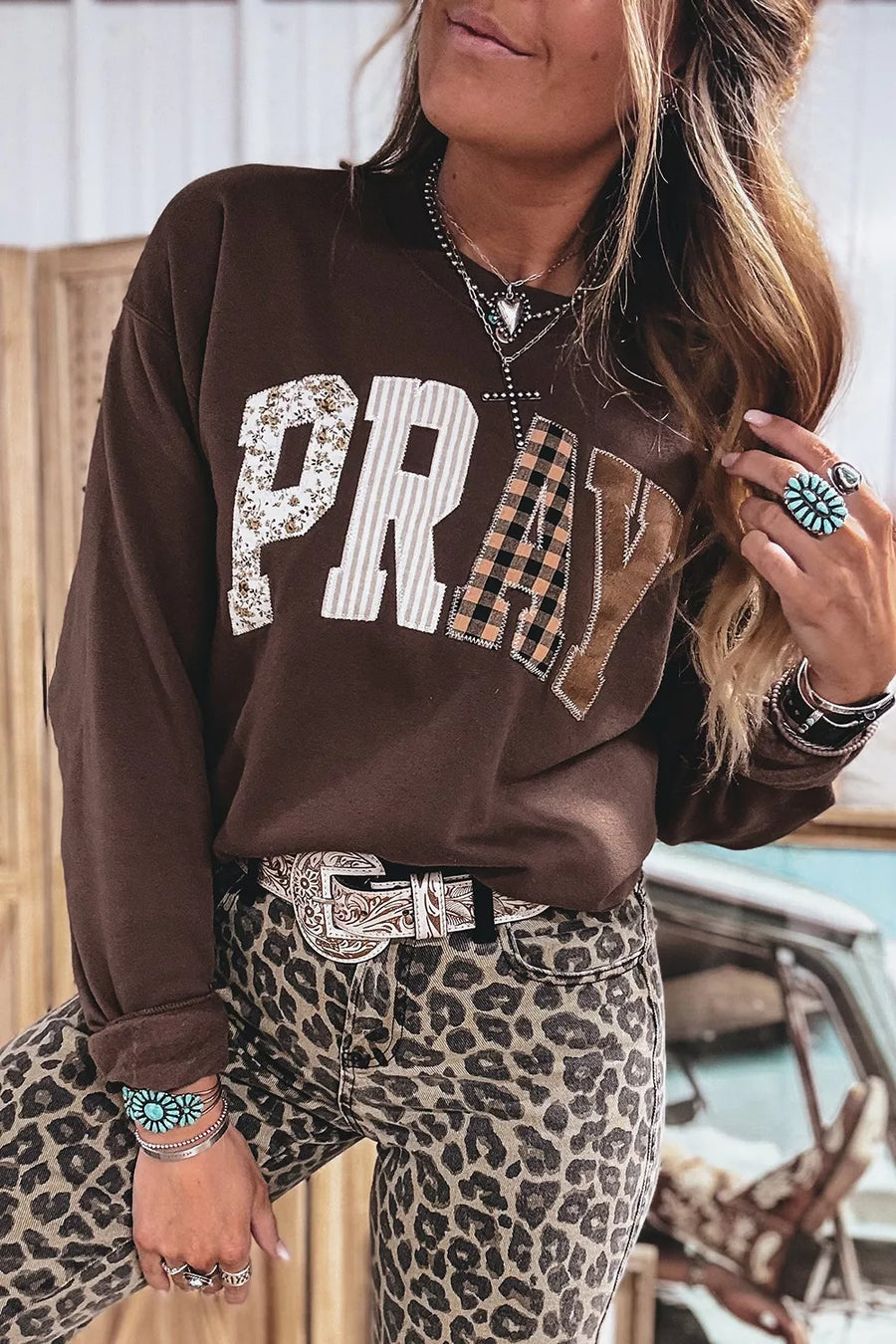 streetwear sweatshirt in Dark Brown with crew neck