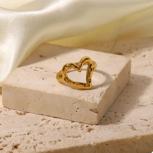 18k Gold-plated Heart Ring in gold with heart shape