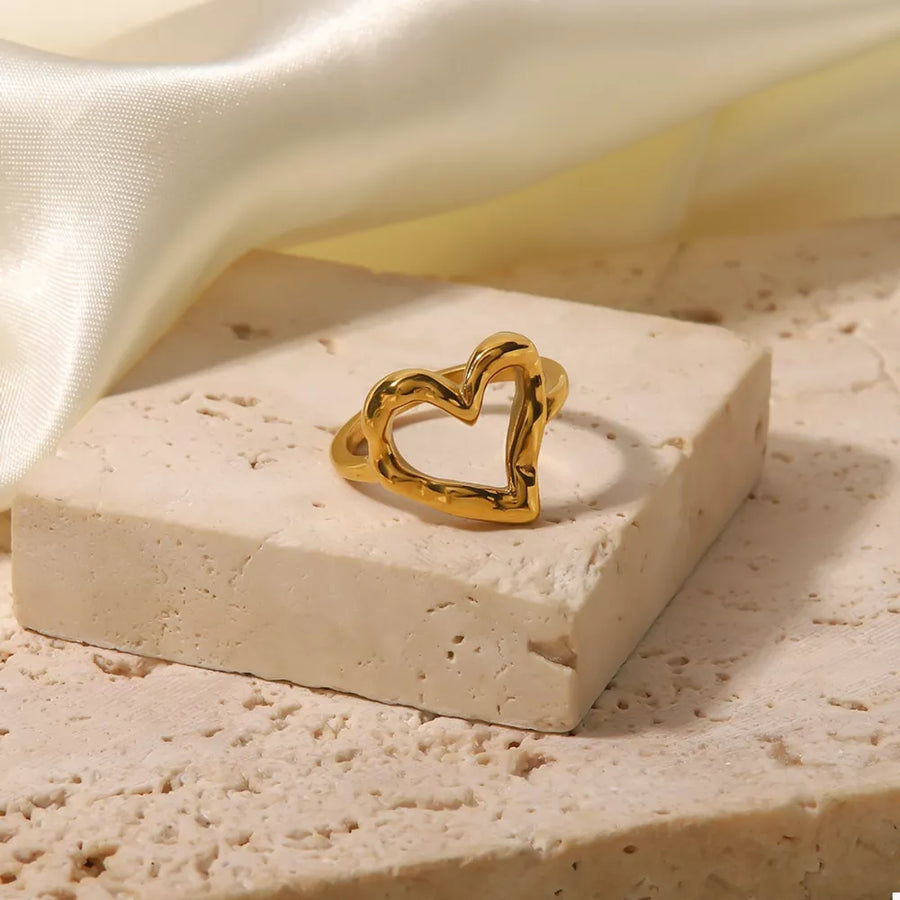 18k Gold-plated Heart Ring in gold with heart shape