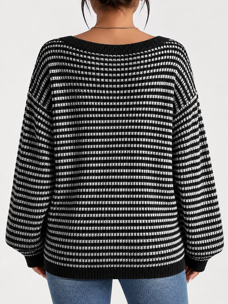 Green pullover sweater with hip-length and pullover