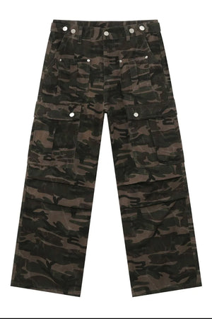 Wide-leg camo cargo trousers in green camouflage with multiple utility pockets.