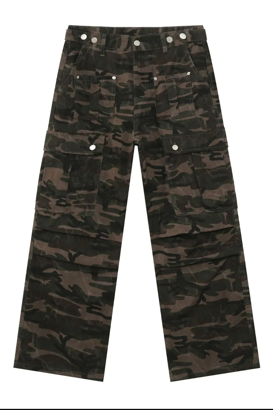 Wide-leg camo cargo trousers in green camouflage with multiple utility pockets.