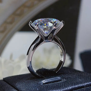 Solitaire engagement ring in 925 silver with a large, clear diamond and a polished band.