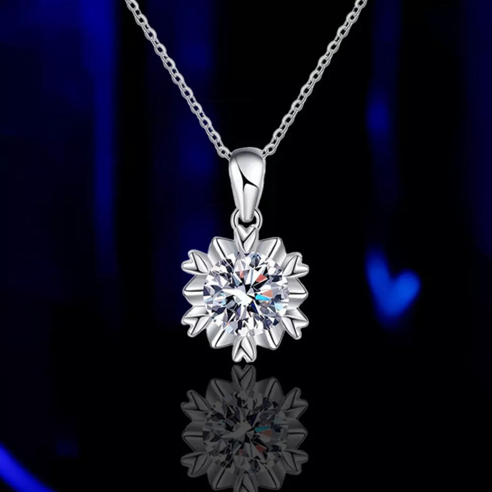 necklace in silver featuring flower pendant and straight fit
