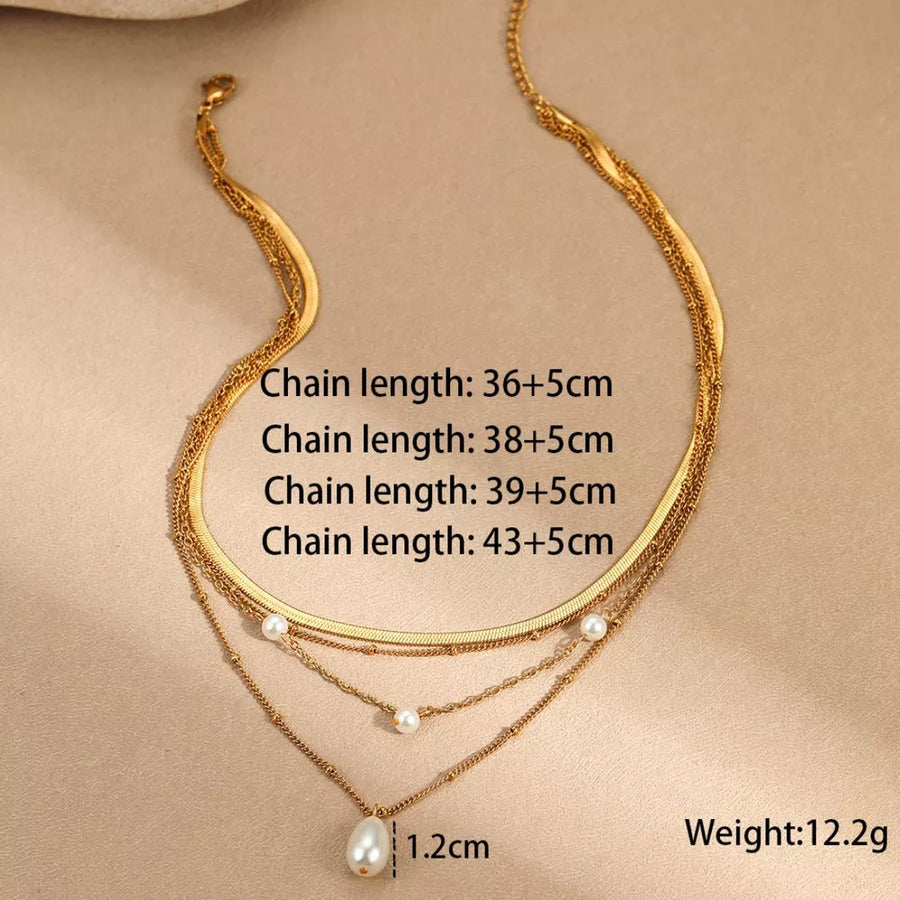 necklace in Gold with layered design and collar-length