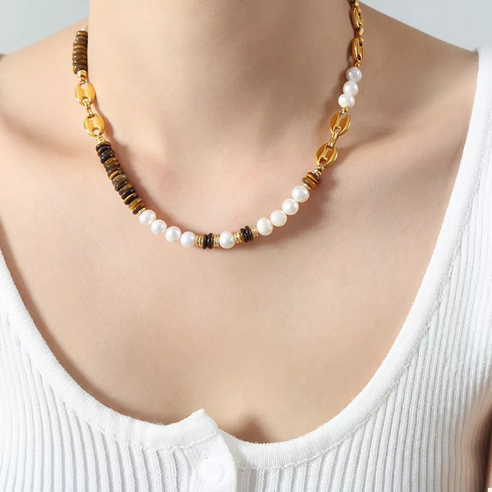 necklace in gold featuring beaded and fitted fit
