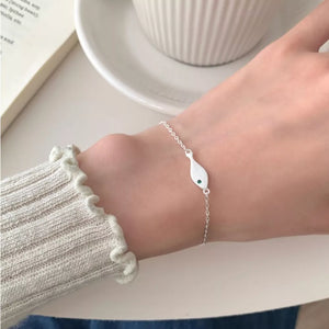Silver bracelet with wrist-length and lobster clasp
