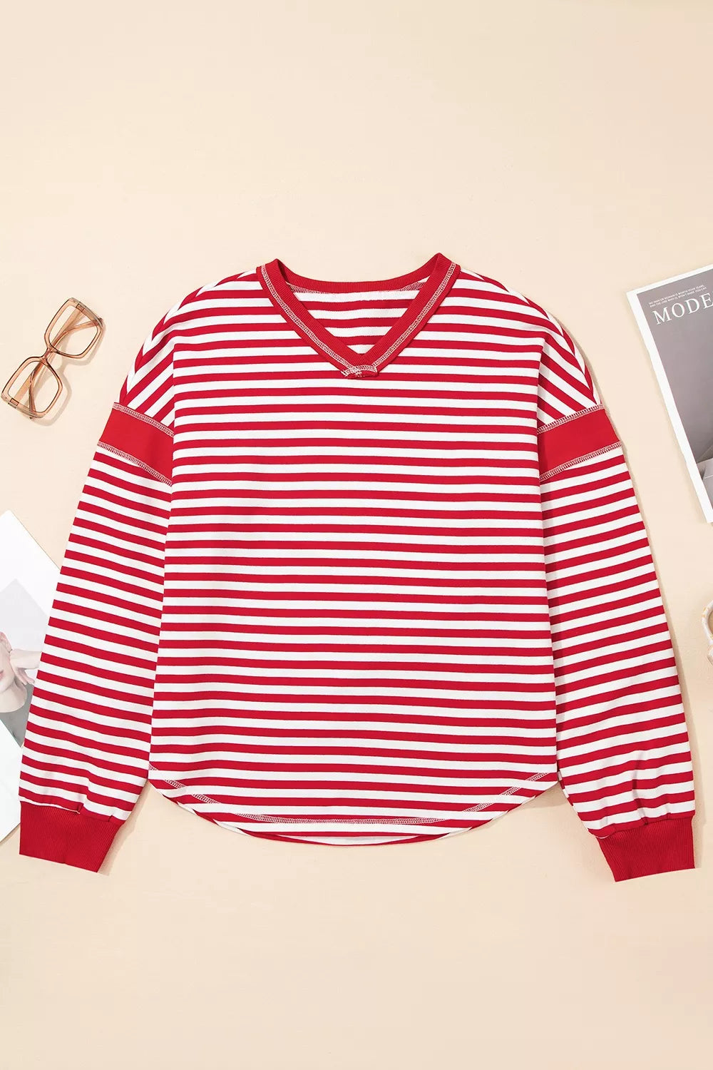 classic sweatshirt in Deep Red with v-neck