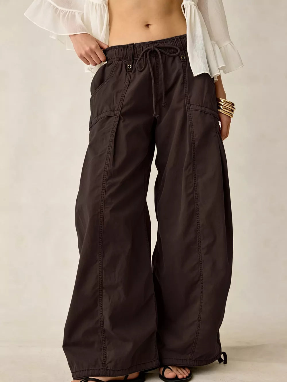 High-waisted Cargo Wide-leg Pants in Black with high-waisted