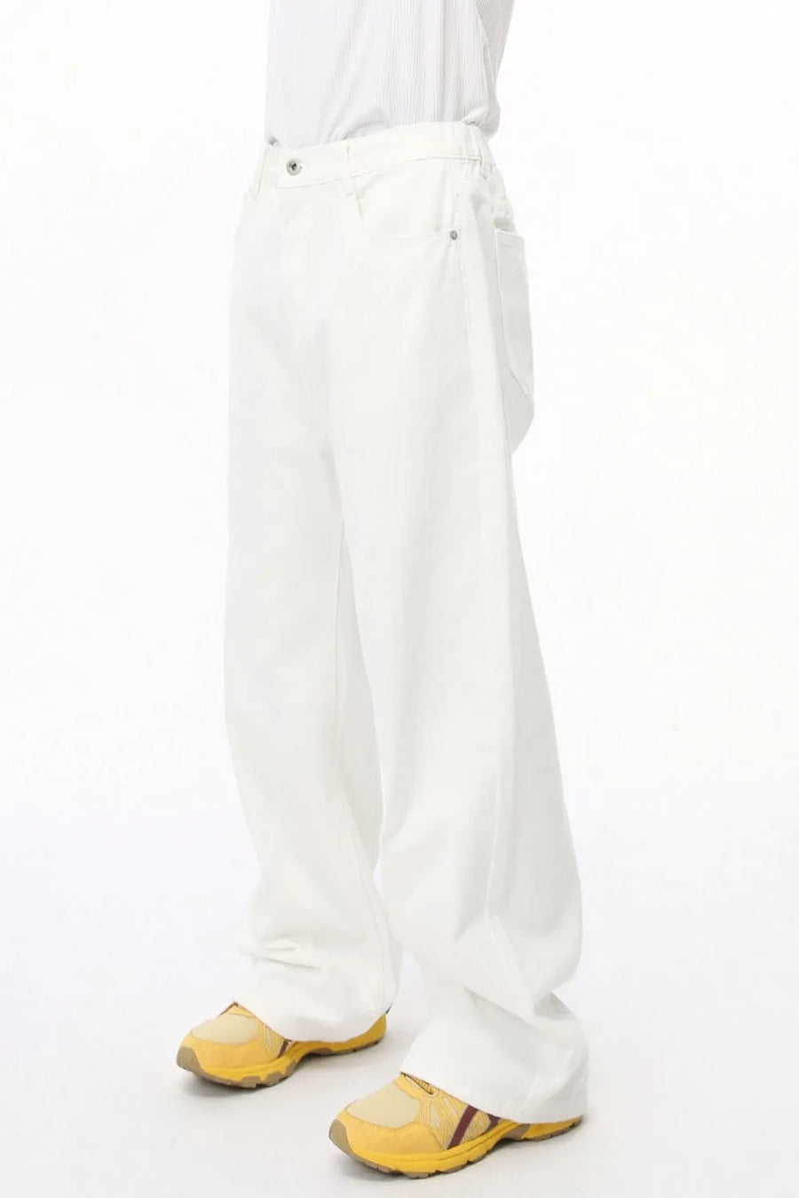 White wide-leg denim trousers with elastic waist, casual fit