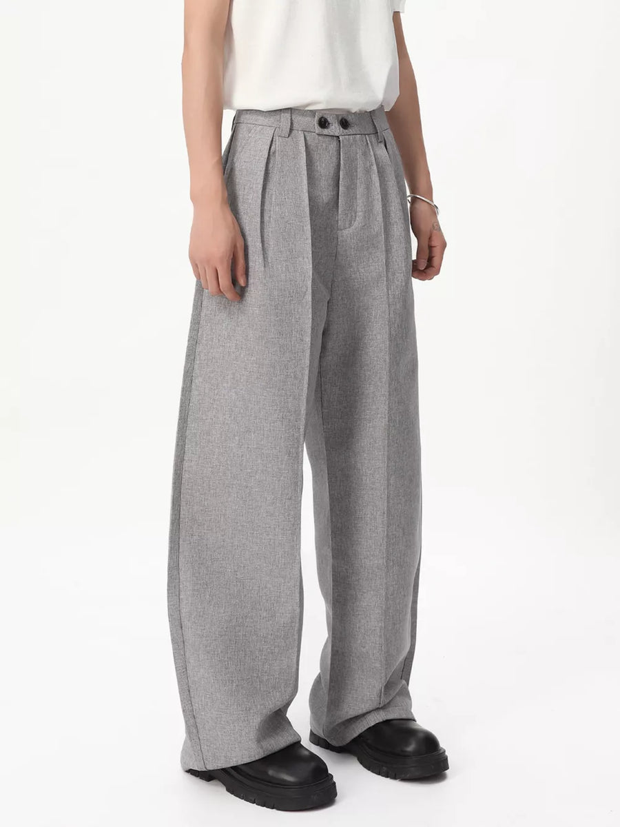 Relaxed wide-leg pleated trousers in gray with a double-button closure and a casual fit.